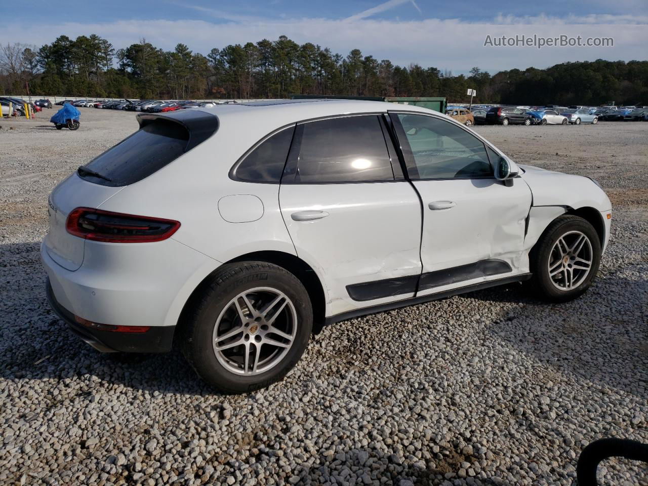 2017 Porsche Macan  White vin: WP1AA2A55HLB01423