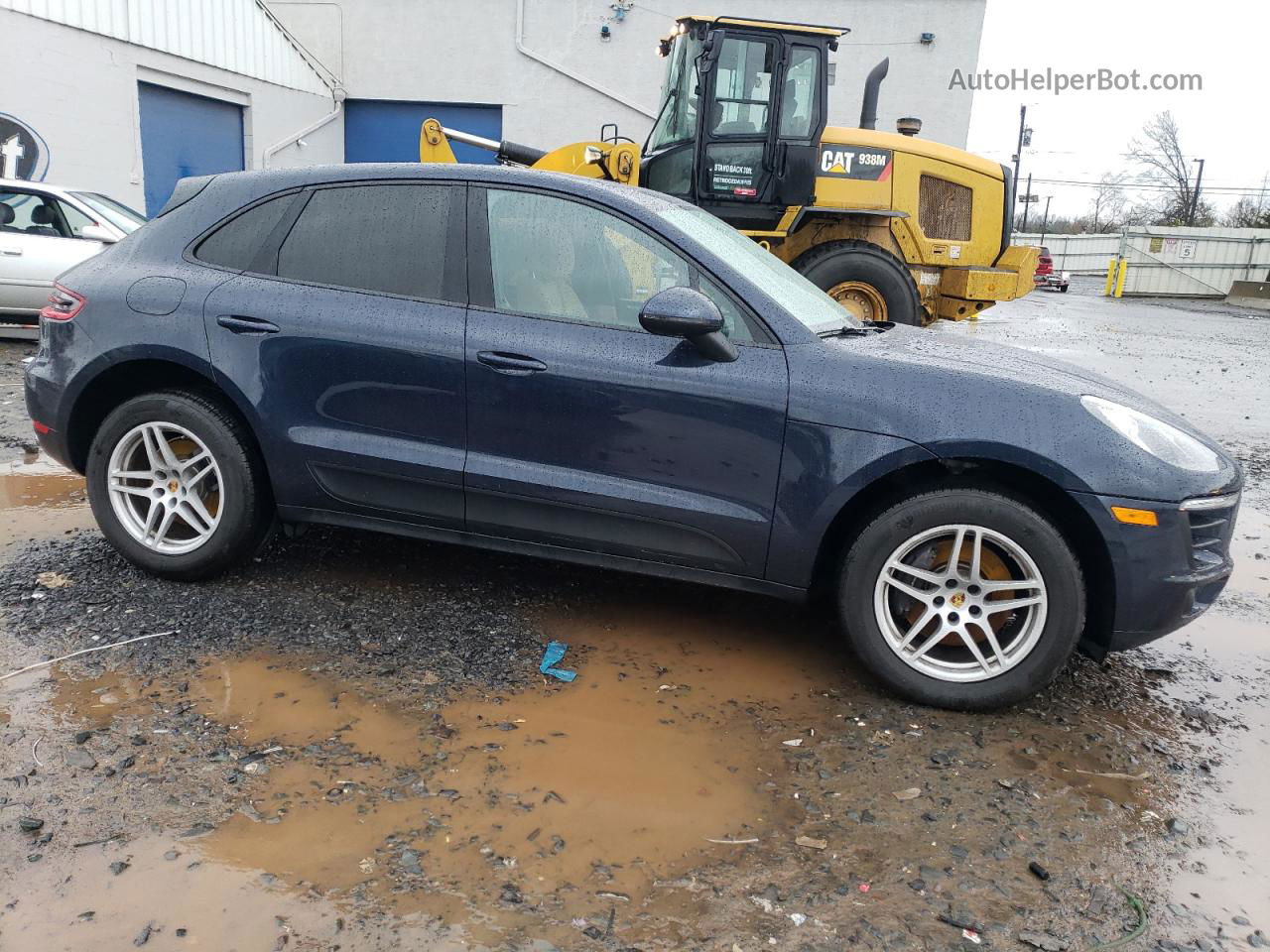 2017 Porsche Macan  Blue vin: WP1AA2A55HLB01986