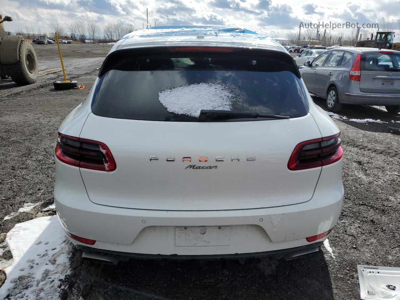 2017 Porsche Macan  White vin: WP1AA2A55HLB04743