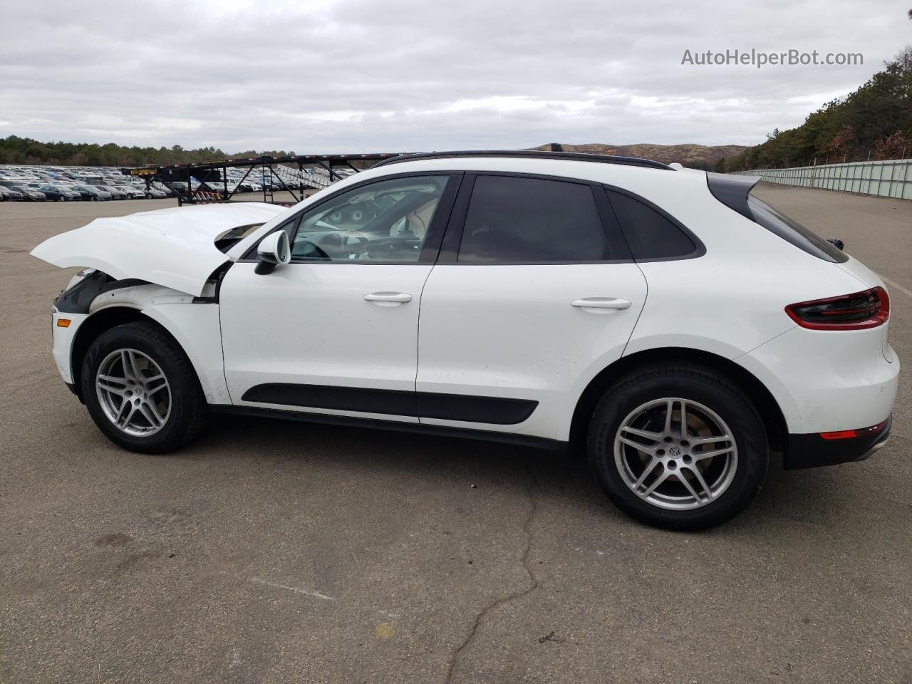 2017 Porsche Macan  White vin: WP1AA2A55HLB09084