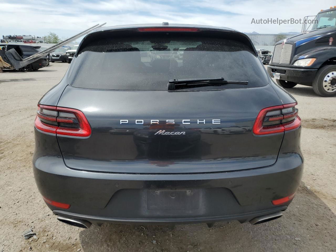 2017 Porsche Macan  Gray vin: WP1AA2A55HLB81600