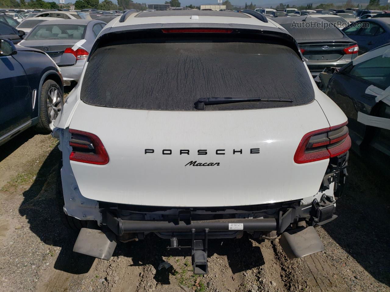 2018 Porsche Macan  White vin: WP1AA2A55JLB05039