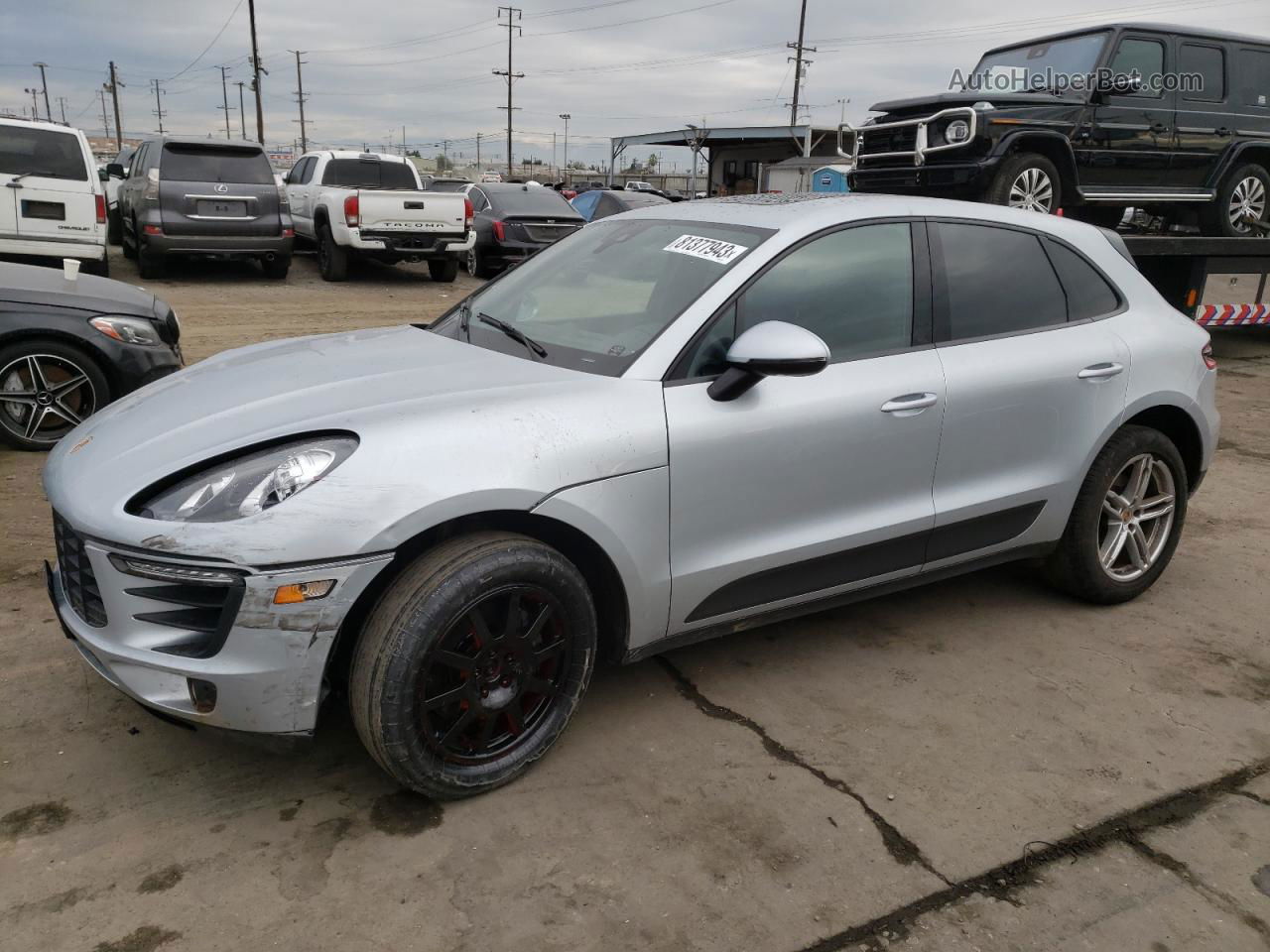 2018 Porsche Macan  Silver vin: WP1AA2A55JLB11780