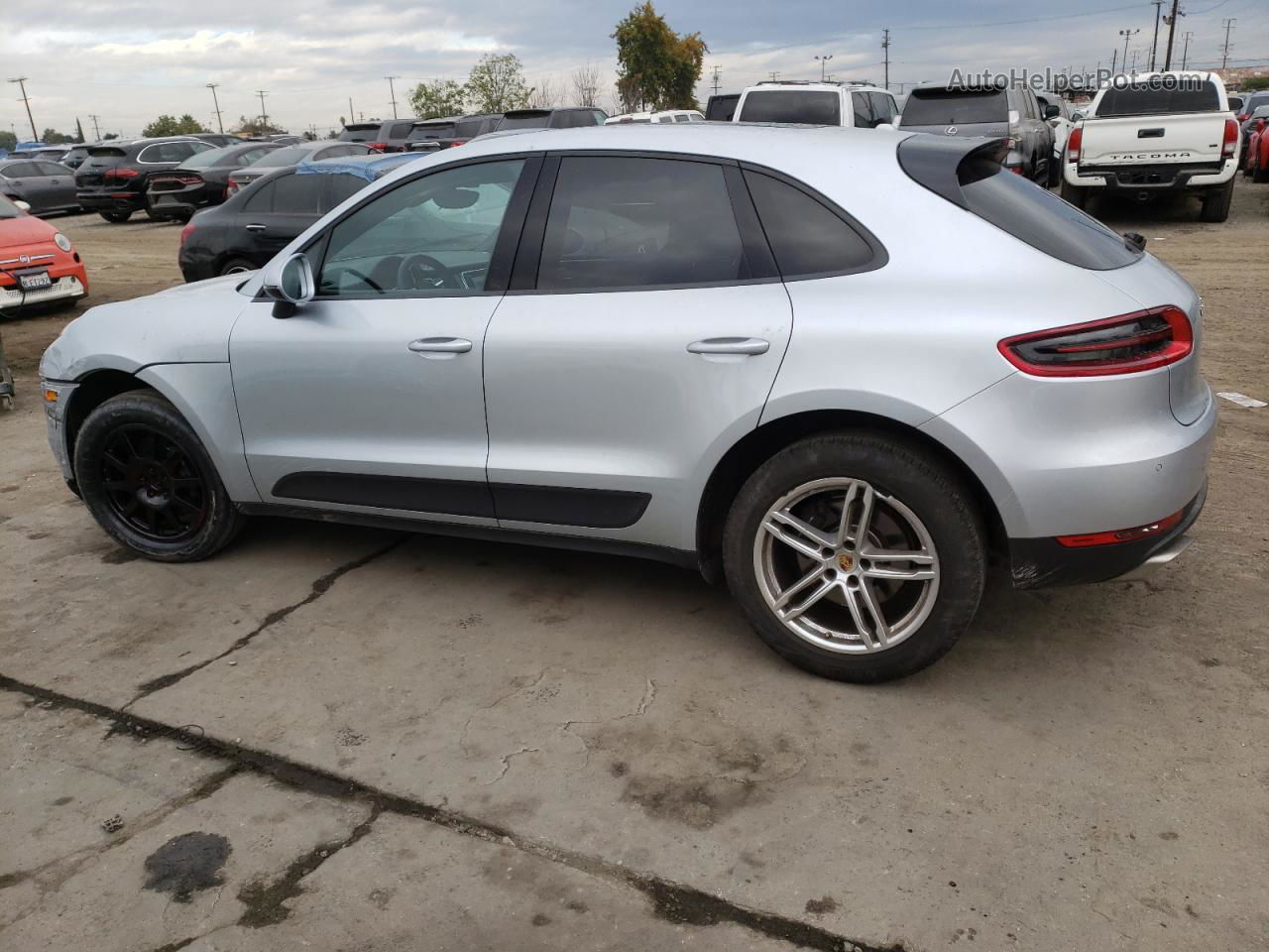 2018 Porsche Macan  Silver vin: WP1AA2A55JLB11780