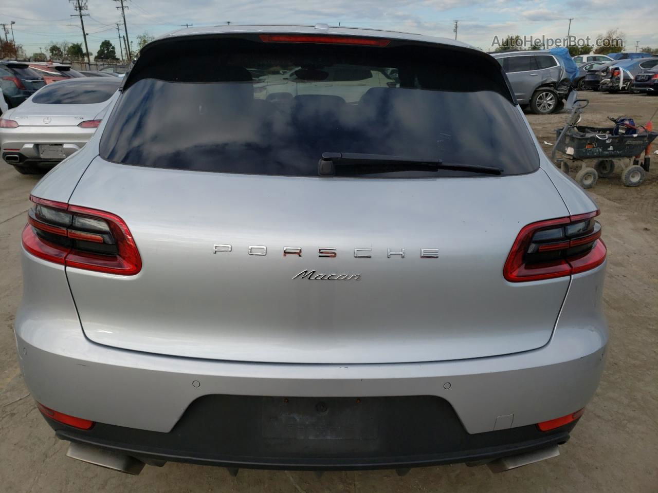 2018 Porsche Macan  Silver vin: WP1AA2A55JLB11780