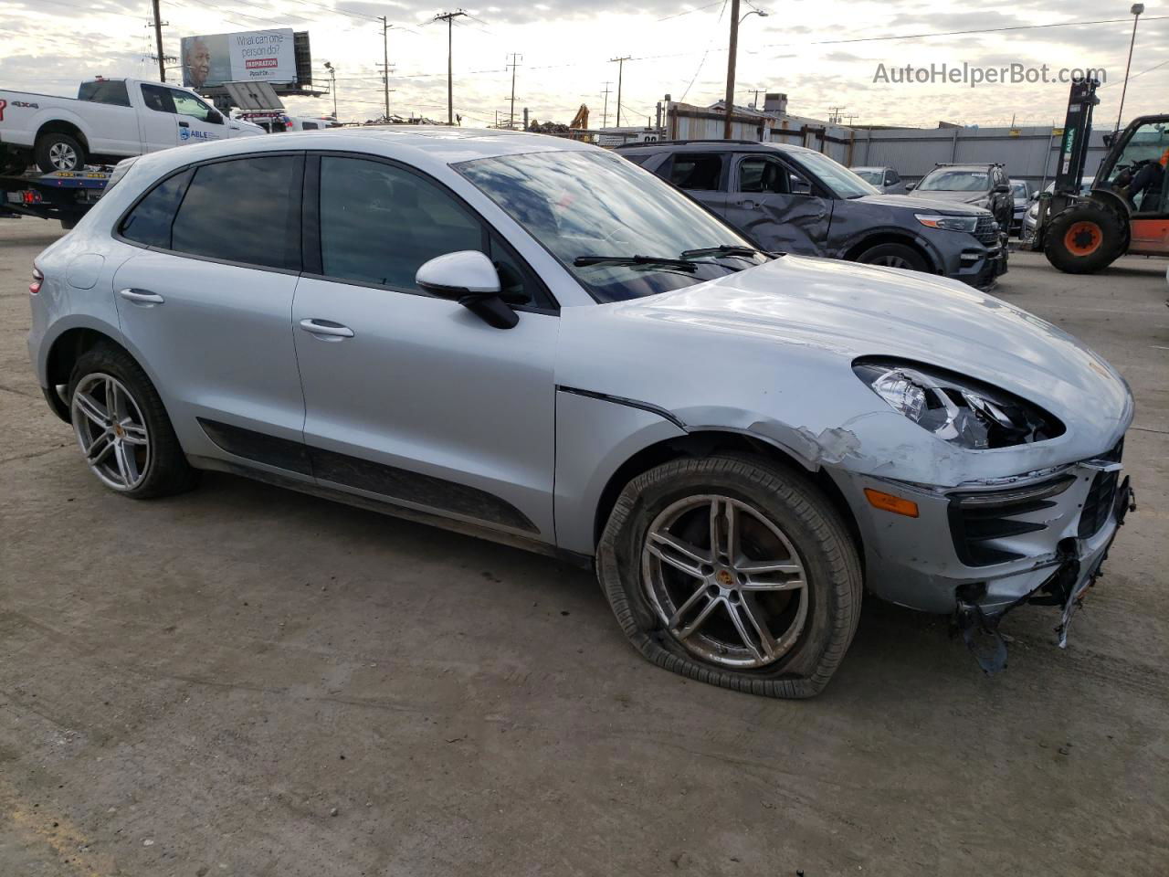 2018 Porsche Macan  Silver vin: WP1AA2A55JLB11780