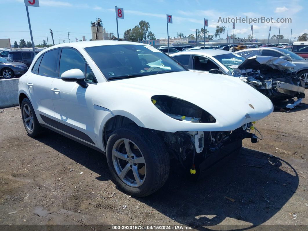 2018 Porsche Macan   White vin: WP1AA2A55JLB19913