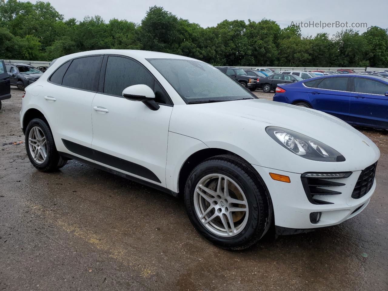 2017 Porsche Macan  White vin: WP1AA2A56HLB83629