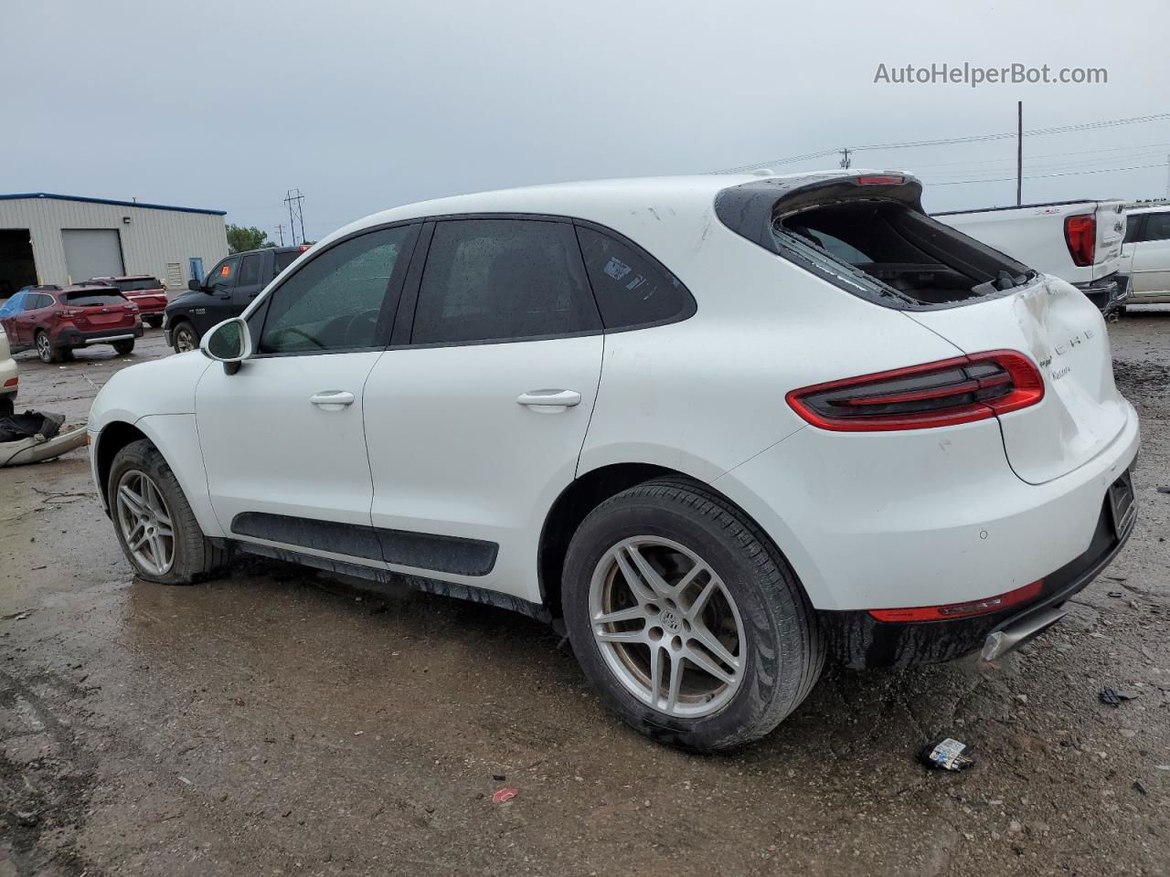 2017 Porsche Macan  White vin: WP1AA2A56HLB83629