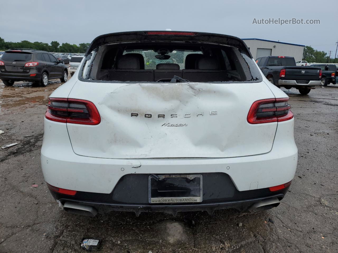 2017 Porsche Macan  White vin: WP1AA2A56HLB83629