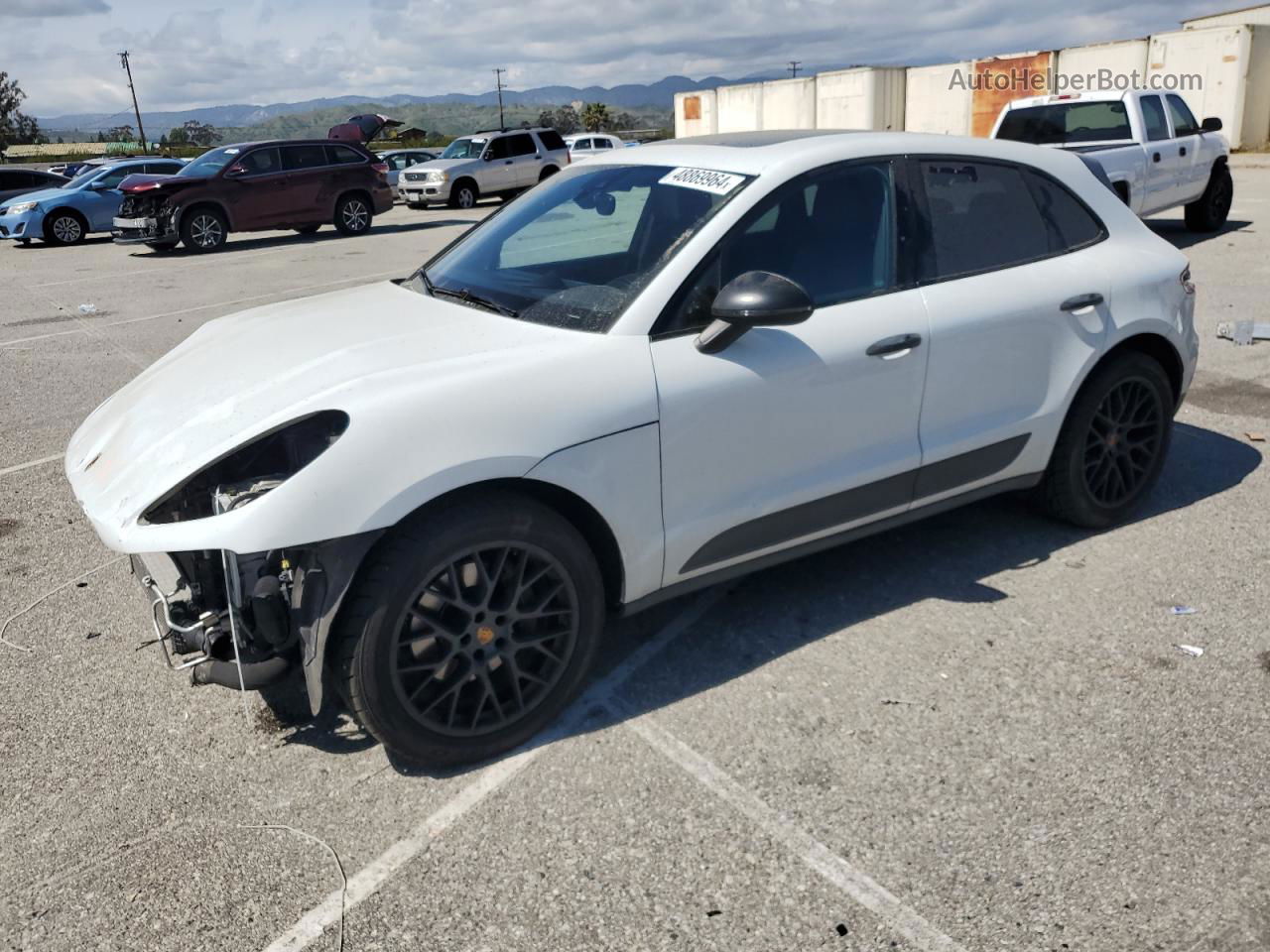 2018 Porsche Macan  White vin: WP1AA2A56JLB15059