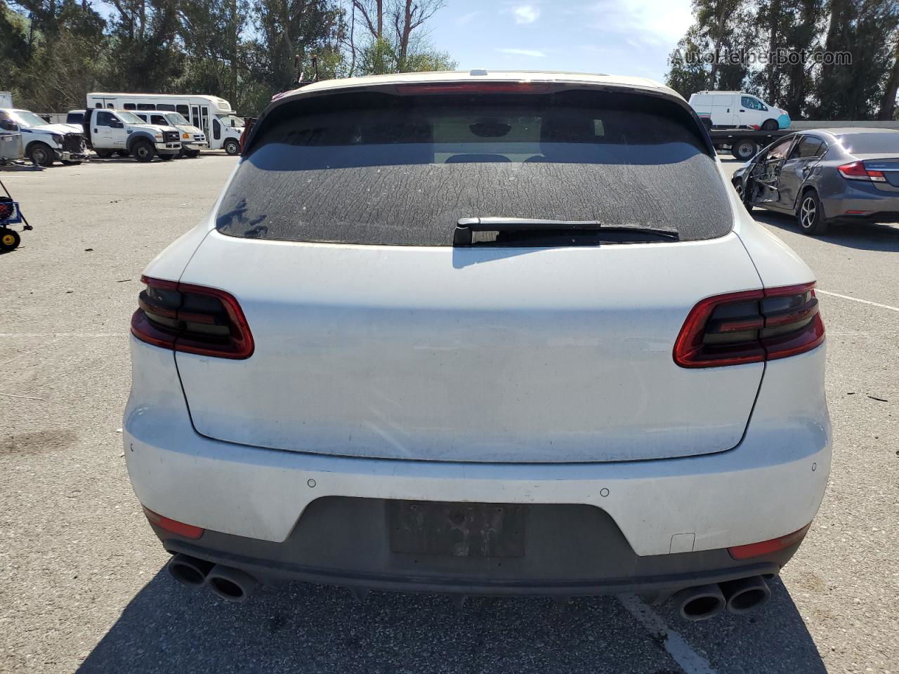 2018 Porsche Macan  White vin: WP1AA2A56JLB15059