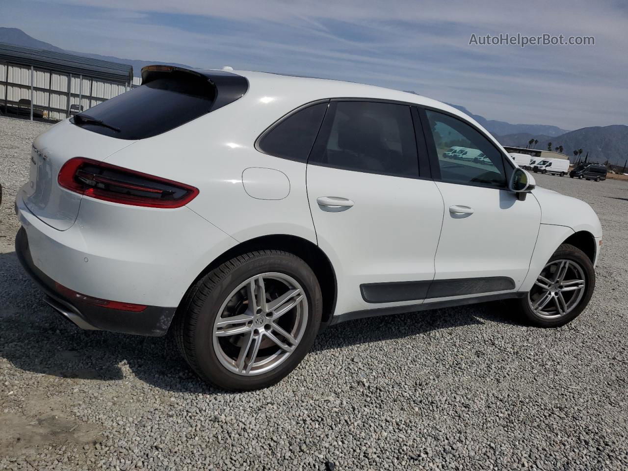 2018 Porsche Macan  White vin: WP1AA2A56JLB15675