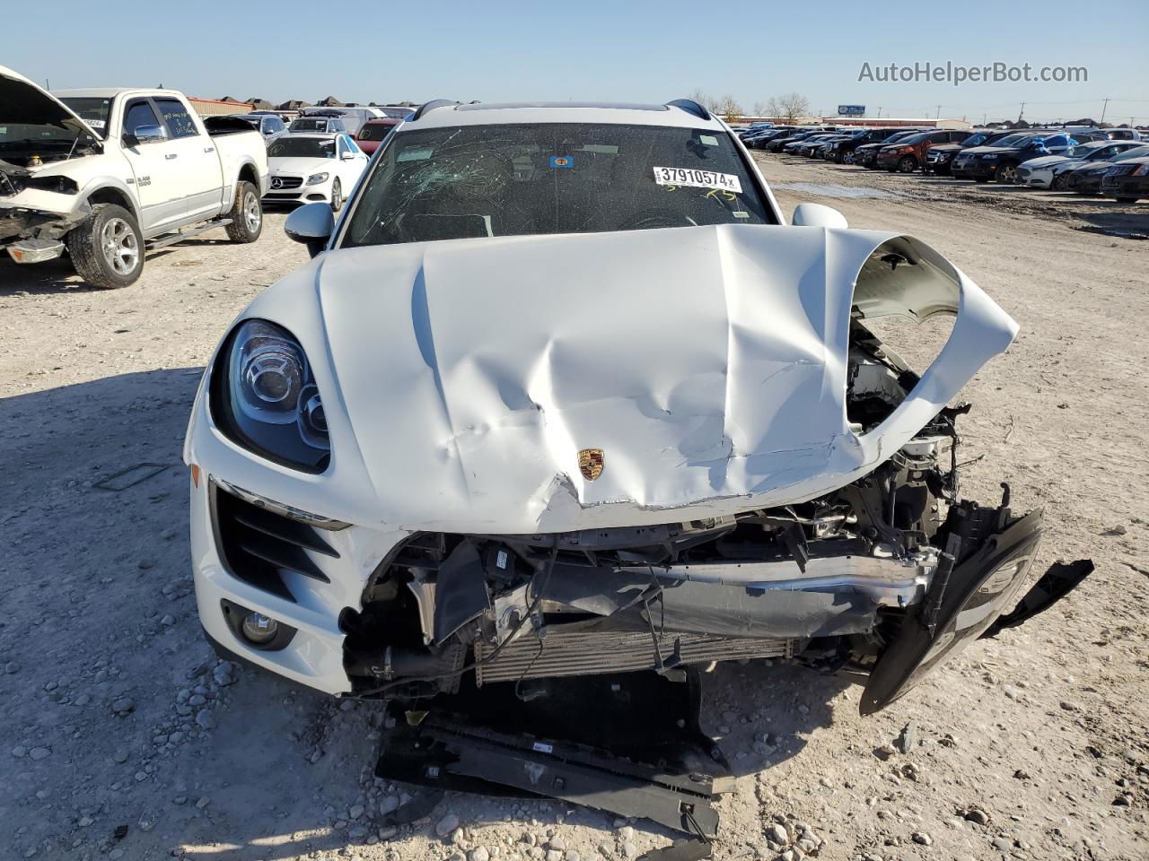 2018 Porsche Macan  White vin: WP1AA2A56JLB17183