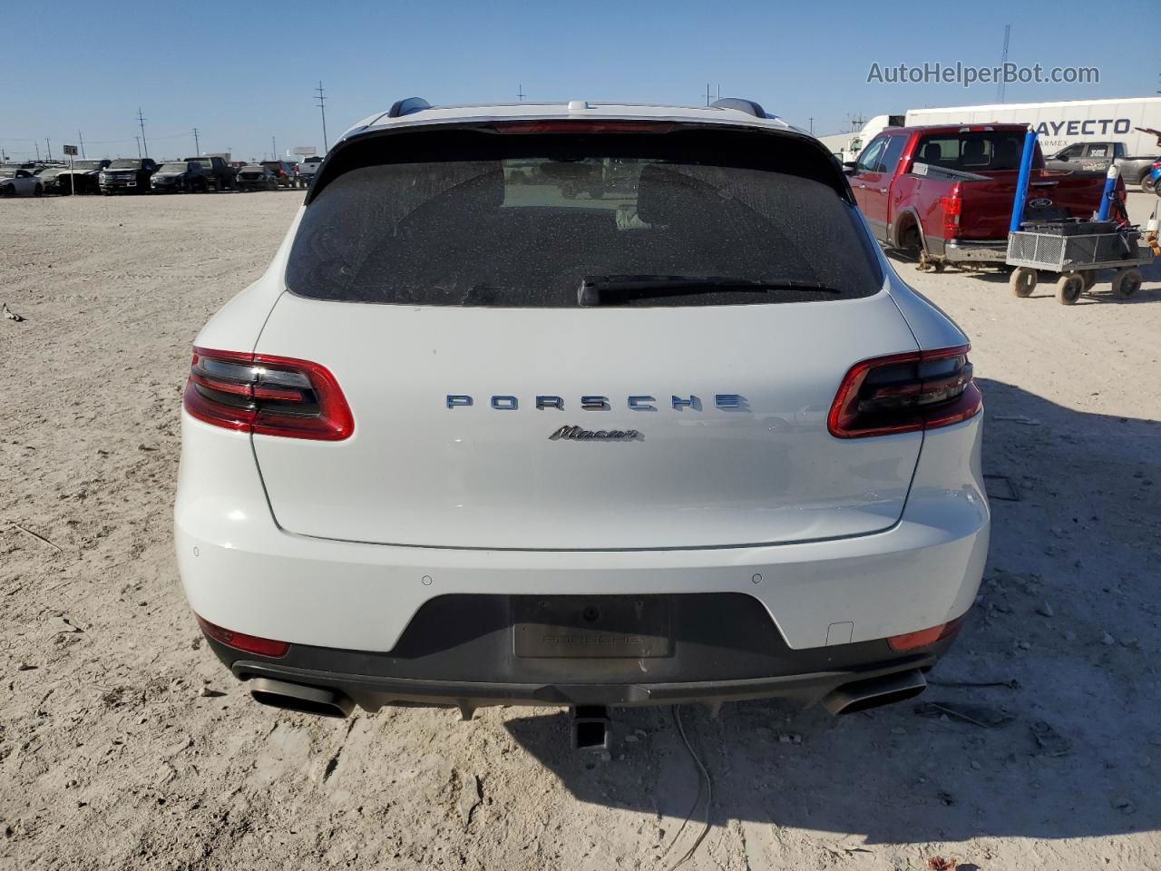 2018 Porsche Macan  White vin: WP1AA2A56JLB17183