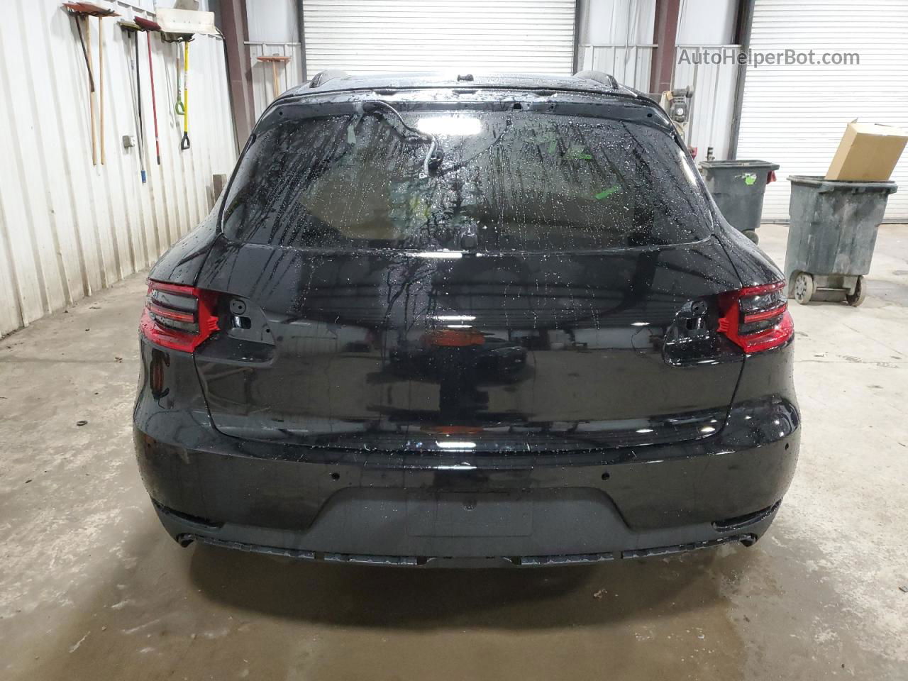 2018 Porsche Macan  Black vin: WP1AA2A56JLB20519