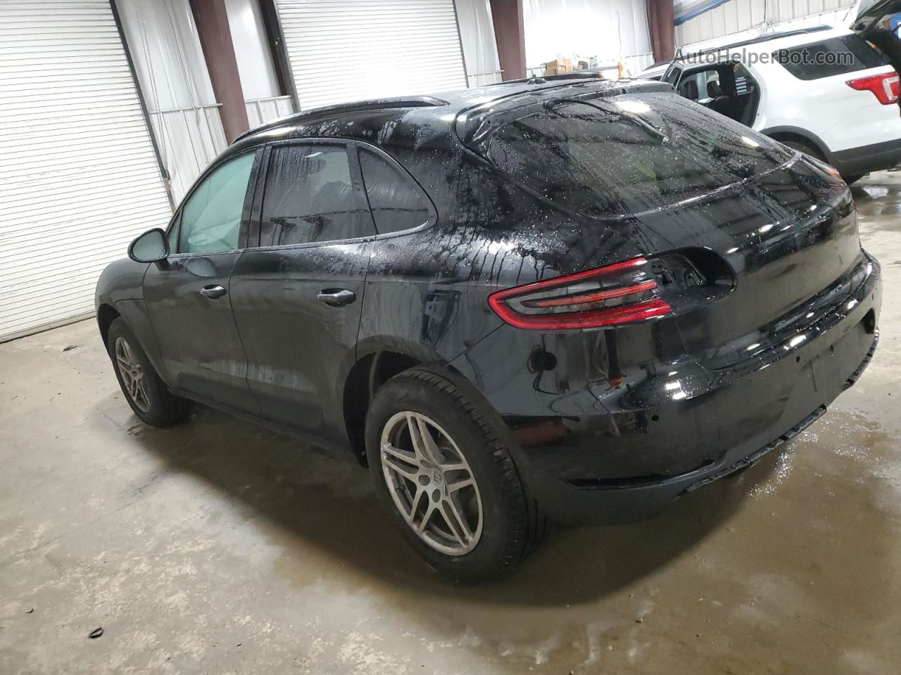 2018 Porsche Macan  Black vin: WP1AA2A56JLB20519