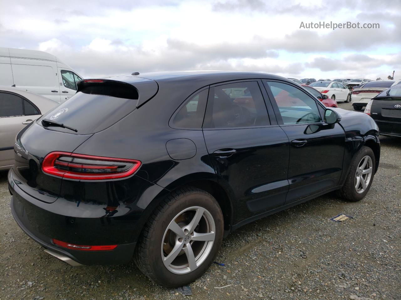 2017 Porsche Macan  Black vin: WP1AA2A57HLB00015