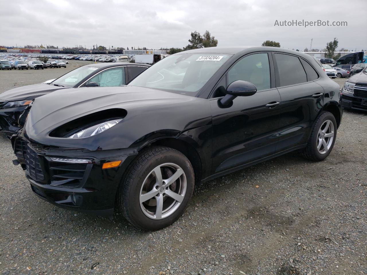 2017 Porsche Macan  Black vin: WP1AA2A57HLB00015