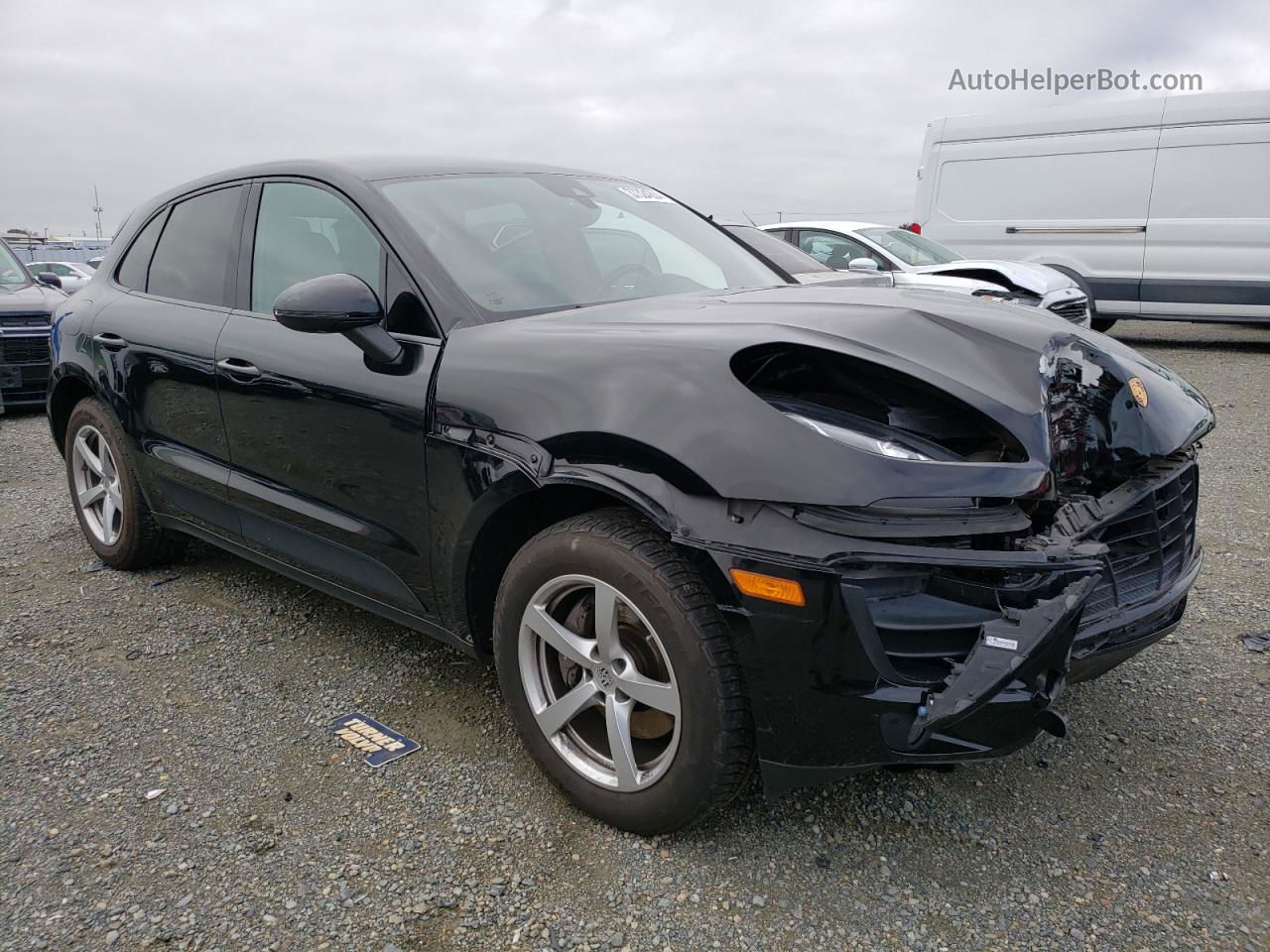 2017 Porsche Macan  Black vin: WP1AA2A57HLB00015