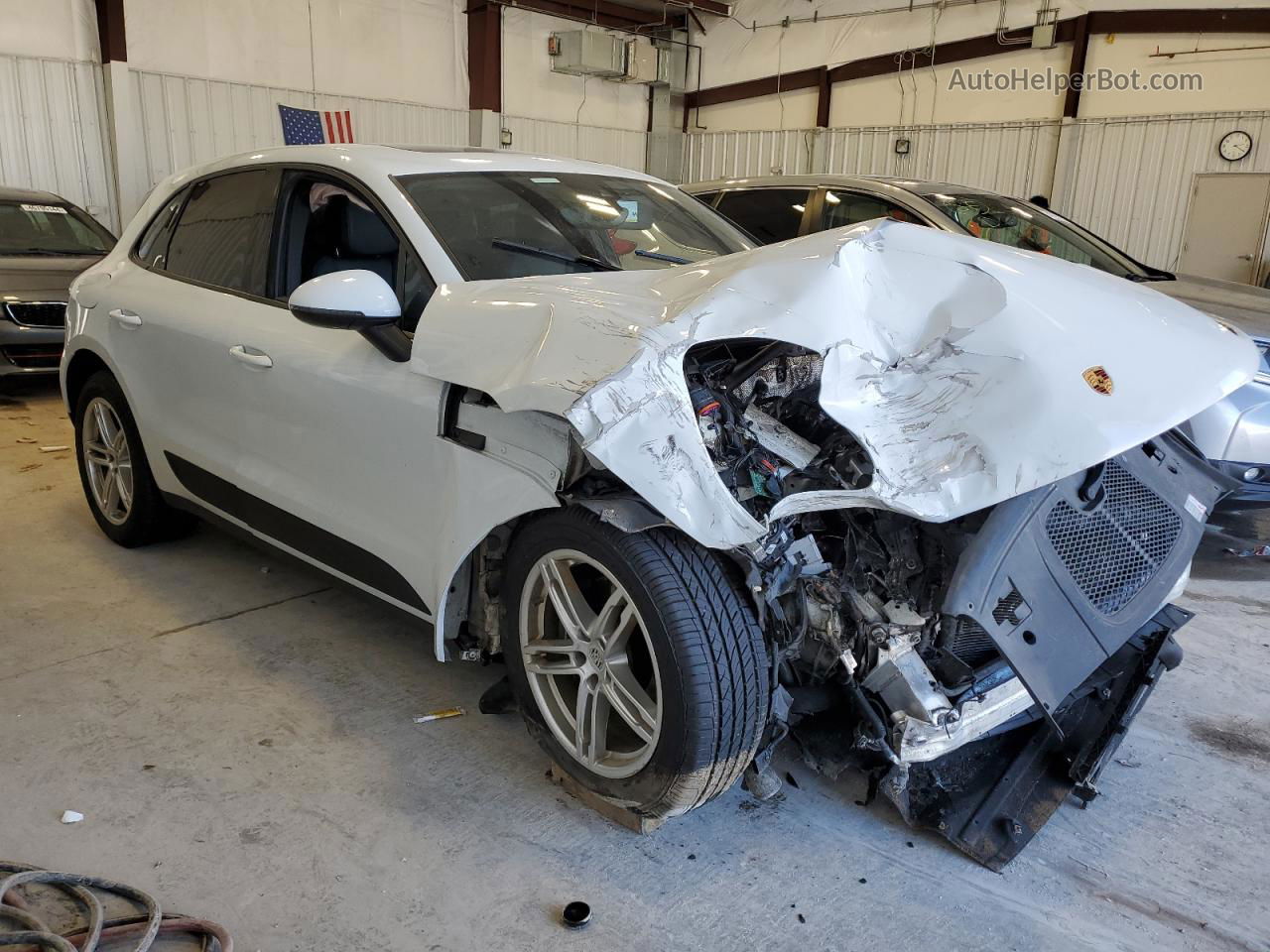 2017 Porsche Macan  White vin: WP1AA2A57HLB00757