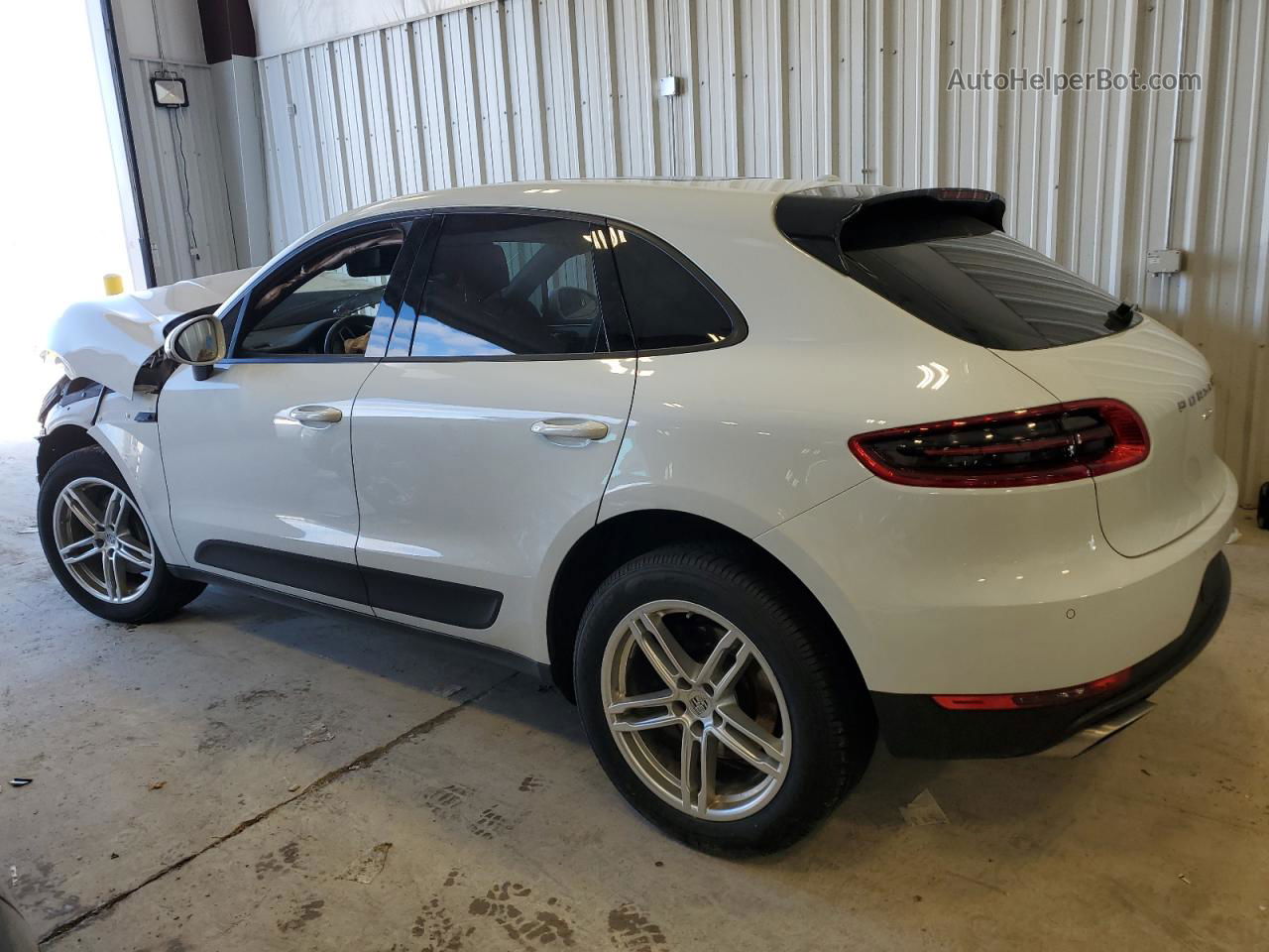 2017 Porsche Macan  White vin: WP1AA2A57HLB00757