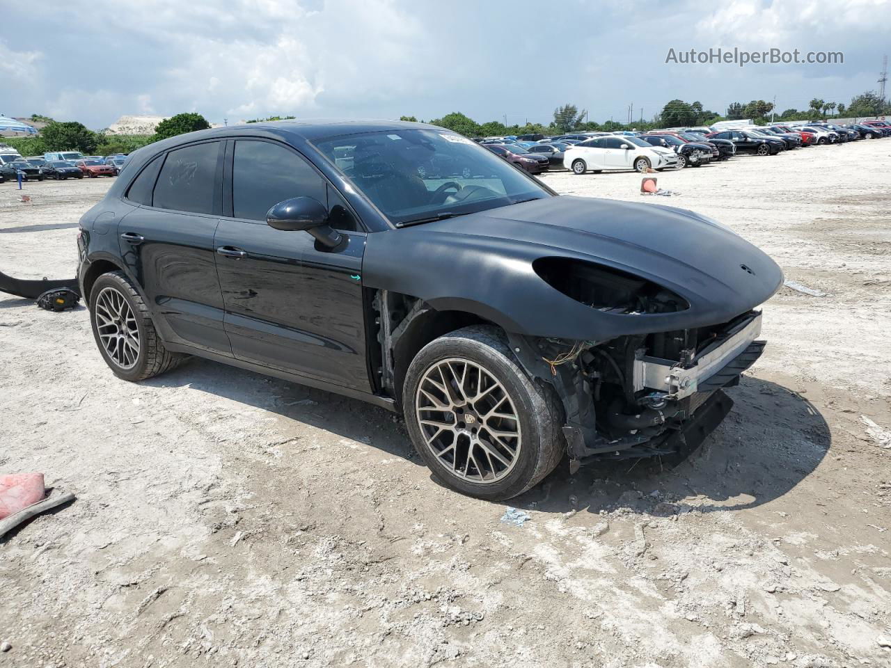 2017 Porsche Macan  Black vin: WP1AA2A57HLB01732