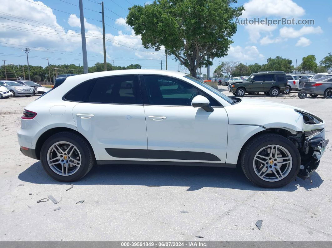 2017 Porsche Macan   White vin: WP1AA2A57HLB07272