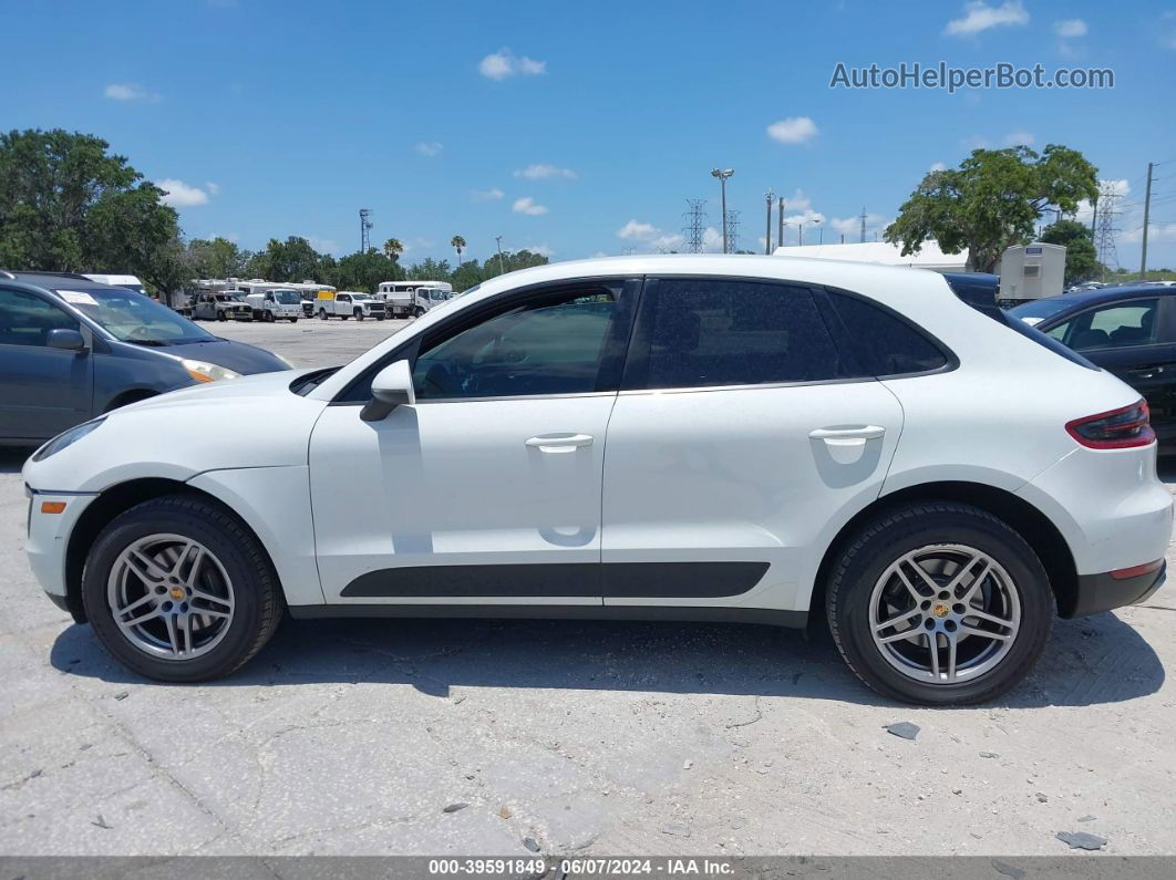 2017 Porsche Macan   White vin: WP1AA2A57HLB07272