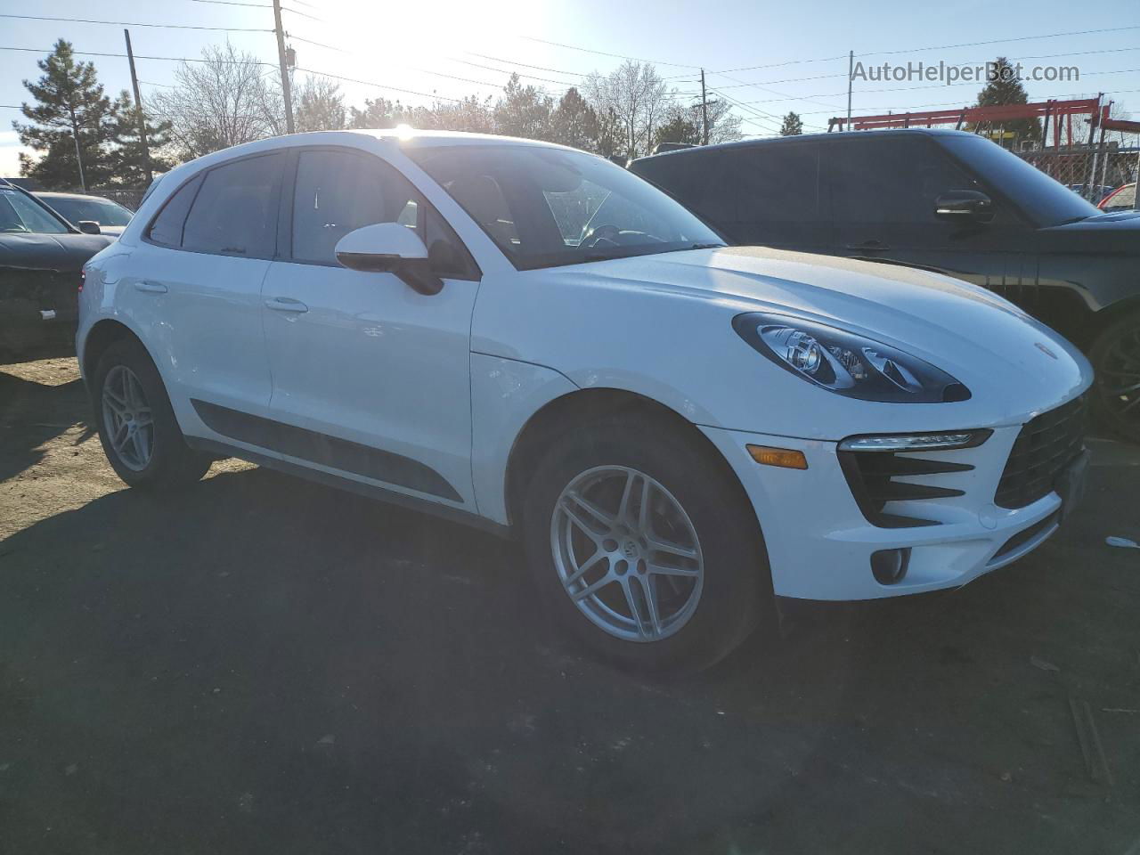 2017 Porsche Macan  White vin: WP1AA2A57HLB08244