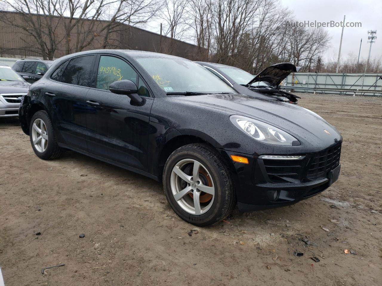 2017 Porsche Macan  Black vin: WP1AA2A57HLB82389