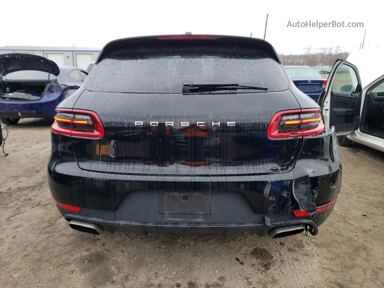 2017 Porsche Macan  Black vin: WP1AA2A57HLB82389