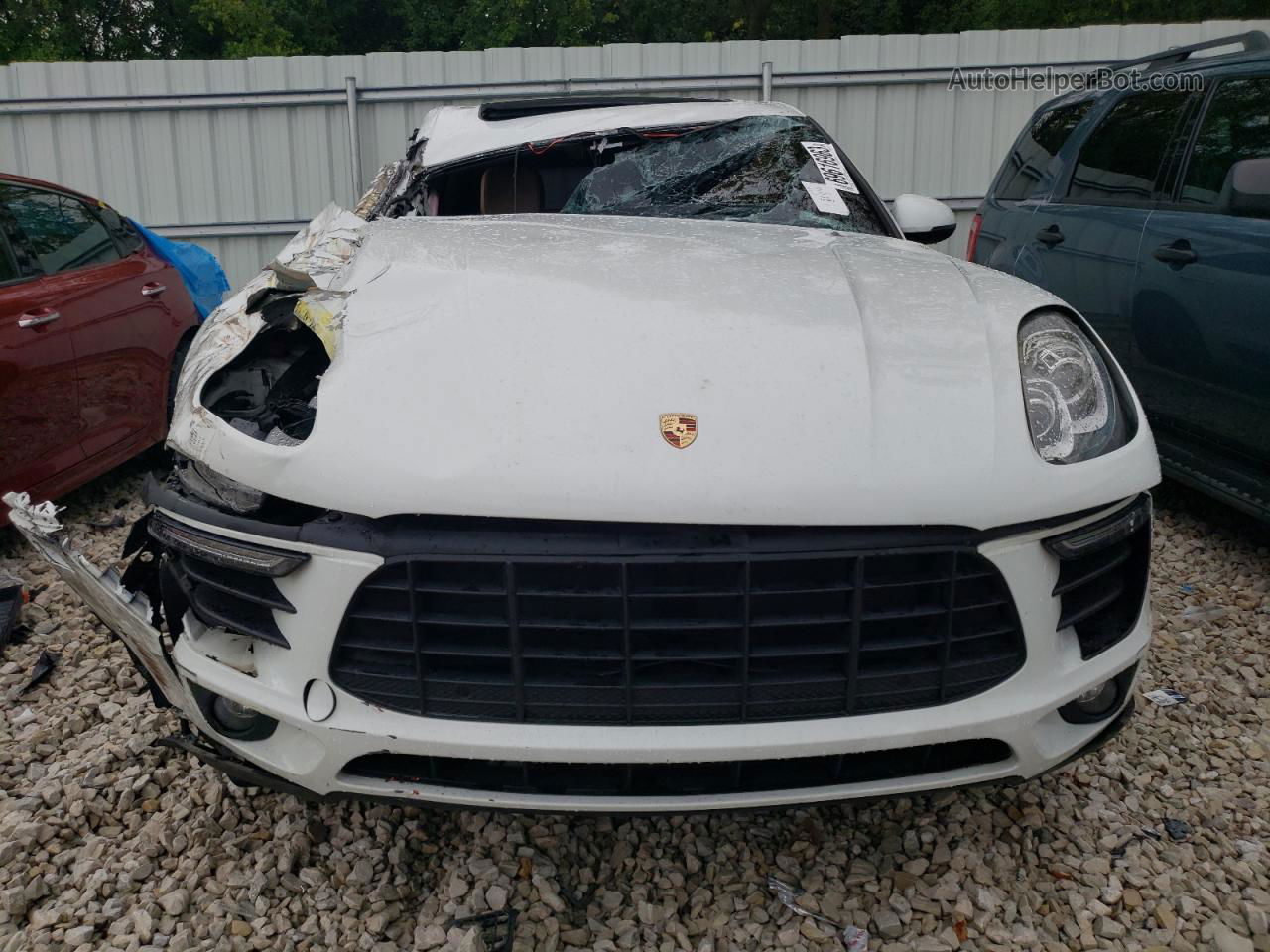 2018 Porsche Macan  White vin: WP1AA2A57JLB00361