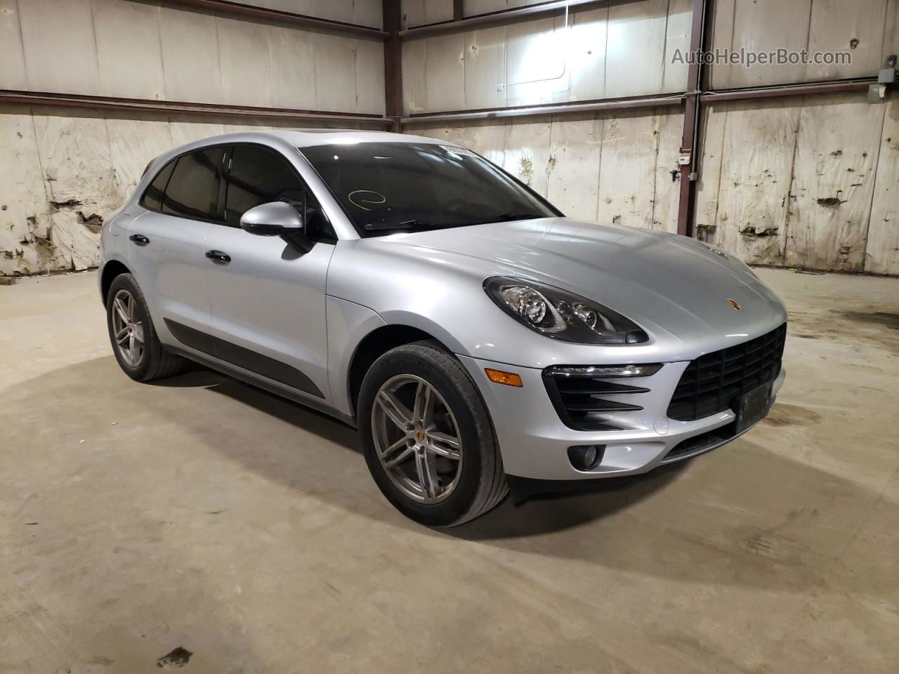 2017 Porsche Macan  Silver vin: WP1AA2A58HLB05921