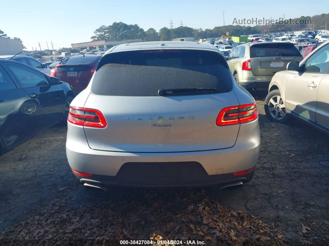 2018 Porsche Macan   Silver vin: WP1AA2A58JLB02796