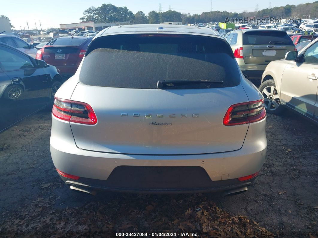 2018 Porsche Macan   Silver vin: WP1AA2A58JLB02796