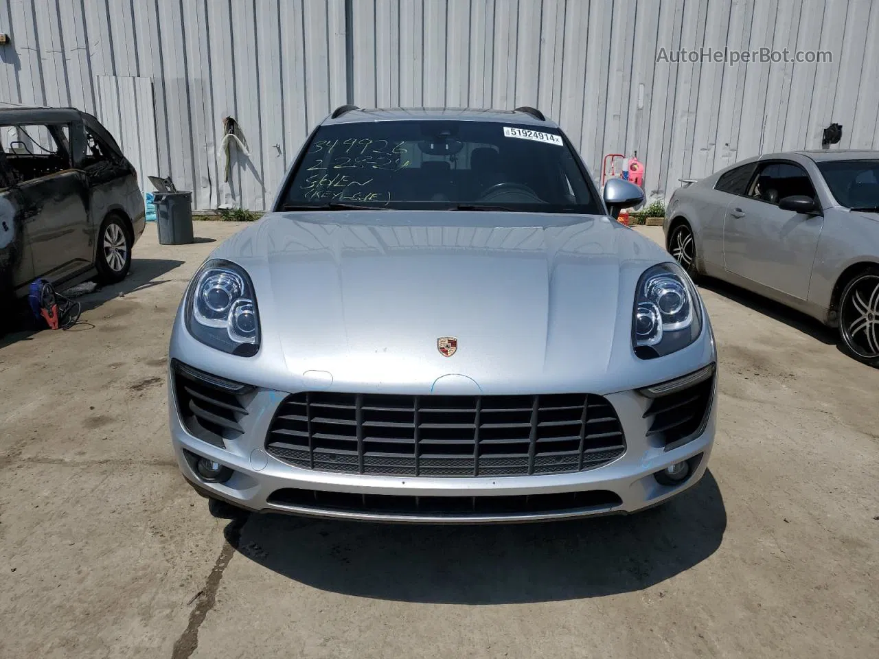 2018 Porsche Macan  Silver vin: WP1AA2A58JLB07710