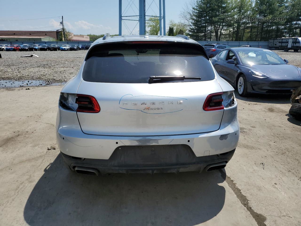 2018 Porsche Macan  Silver vin: WP1AA2A58JLB07710