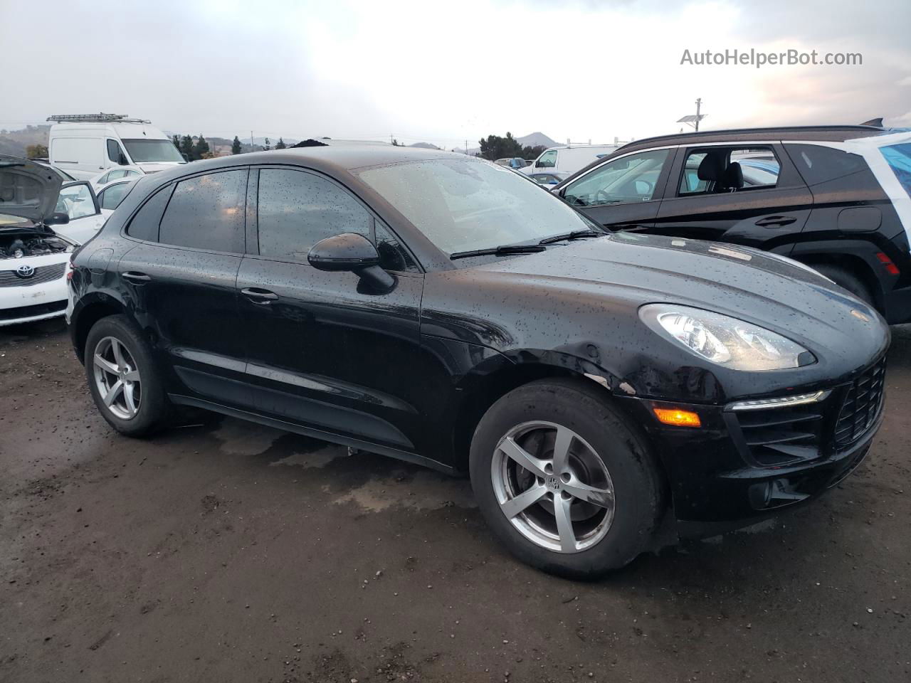 2018 Porsche Macan  Black vin: WP1AA2A58JLB13023