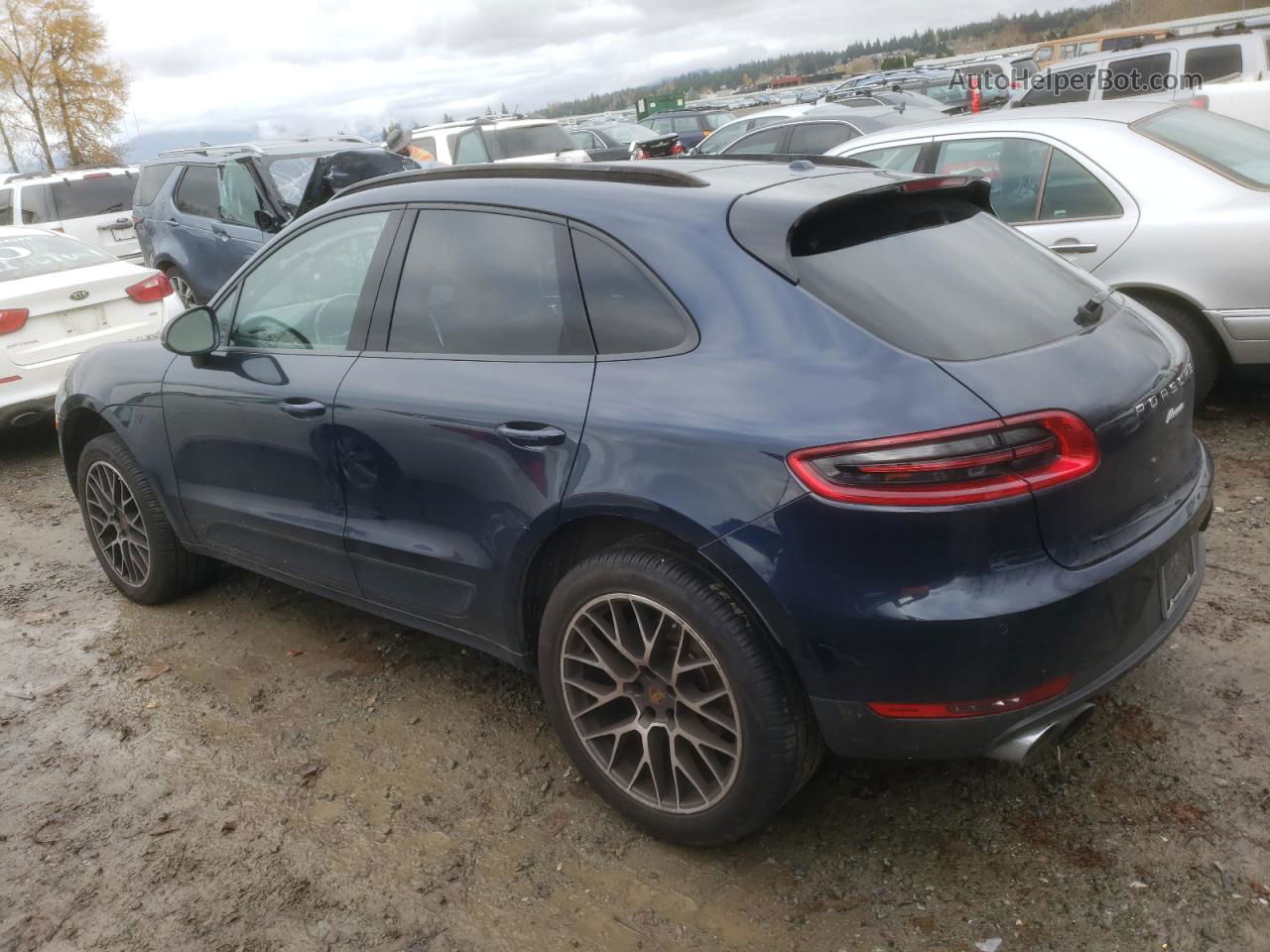 2018 Porsche Macan  Black vin: WP1AA2A58JLB19405