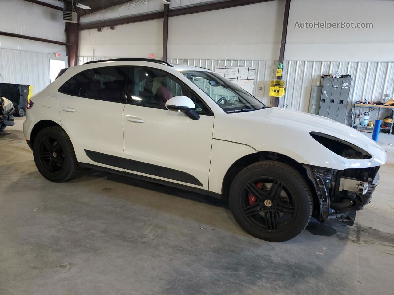 2017 Porsche Macan  White vin: WP1AA2A59HLB01456