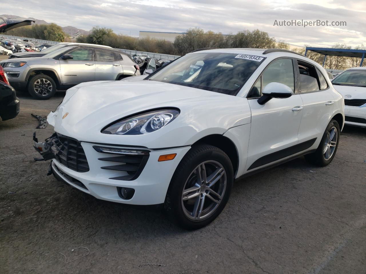 2018 Porsche Macan  White vin: WP1AA2A59JLB00071