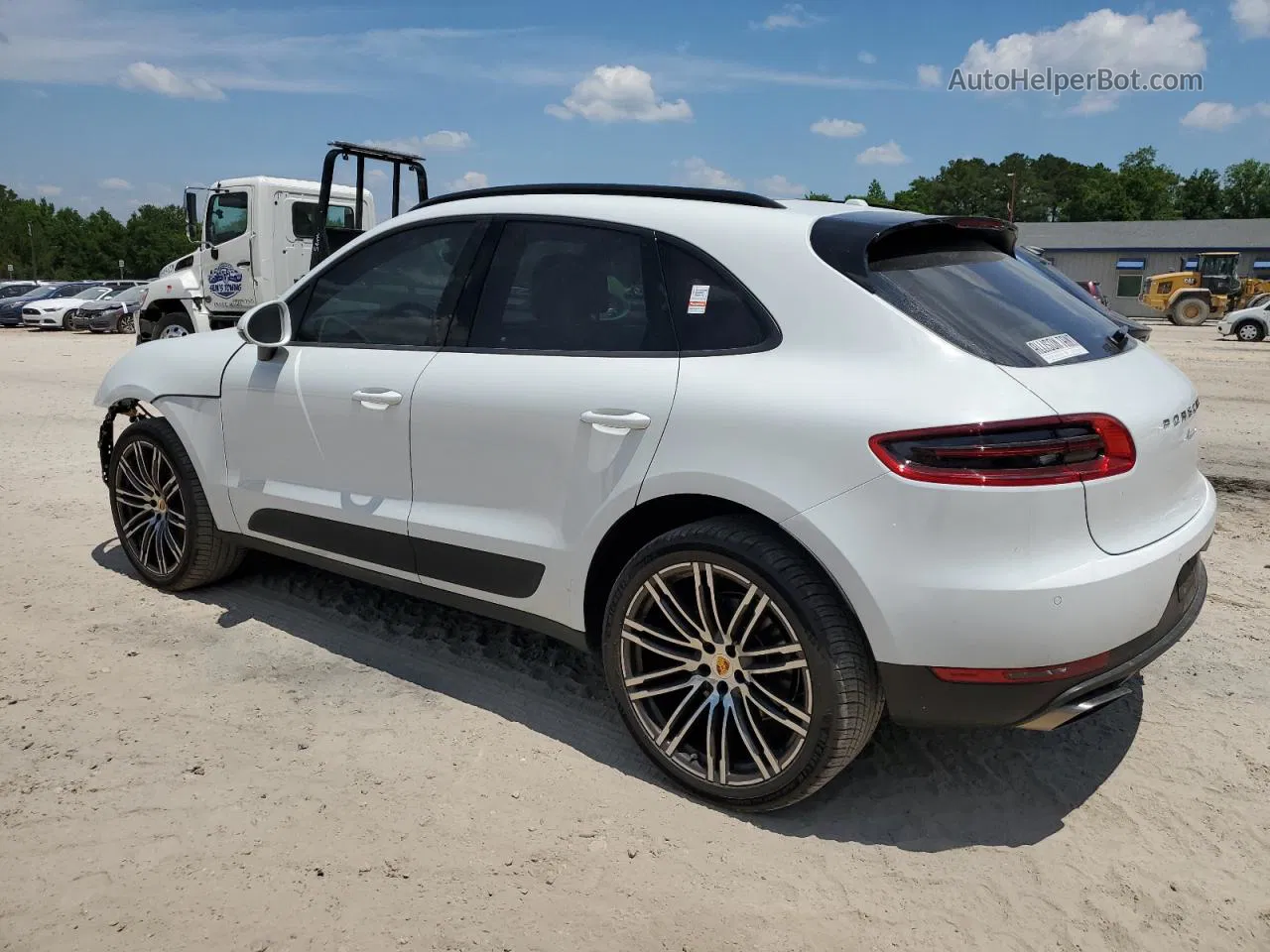 2018 Porsche Macan  White vin: WP1AA2A59JLB00829