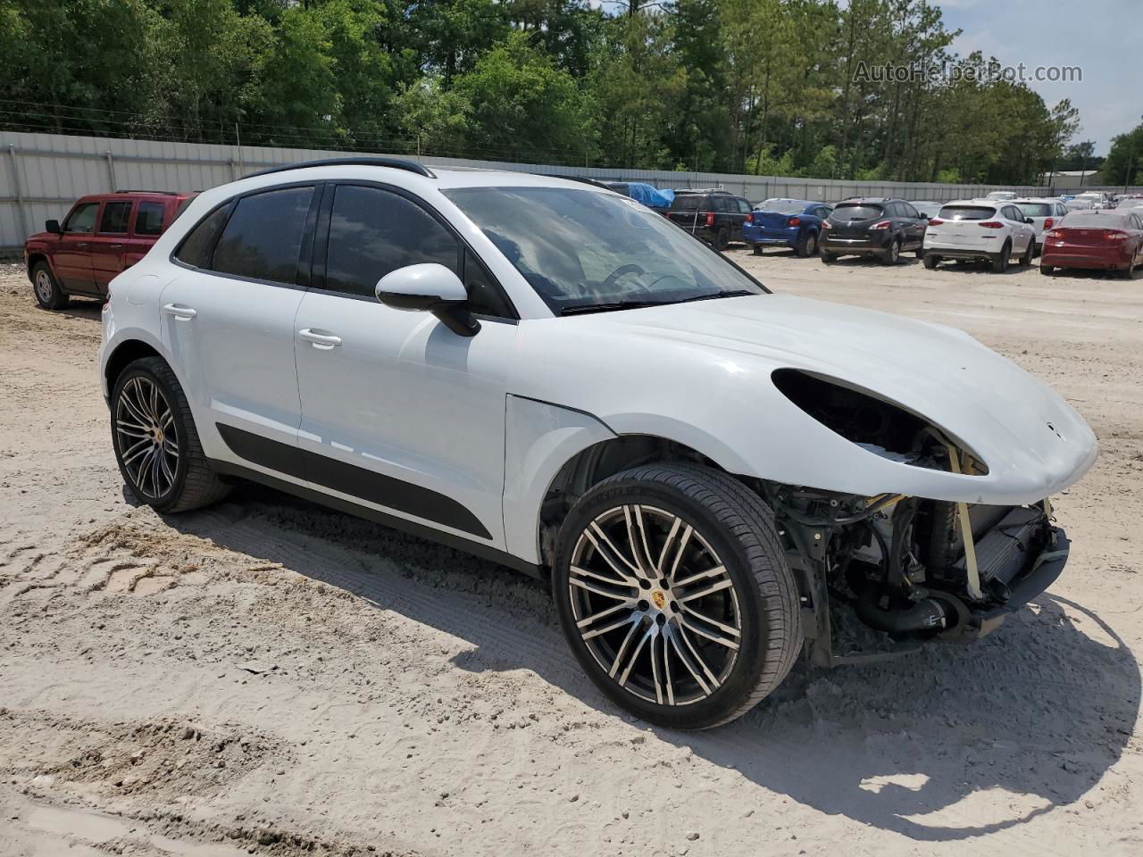 2018 Porsche Macan  White vin: WP1AA2A59JLB00829