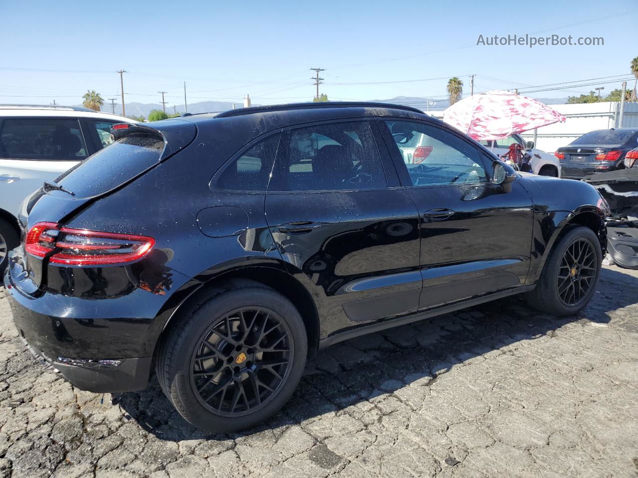 2018 Porsche Macan  Black vin: WP1AA2A59JLB10082