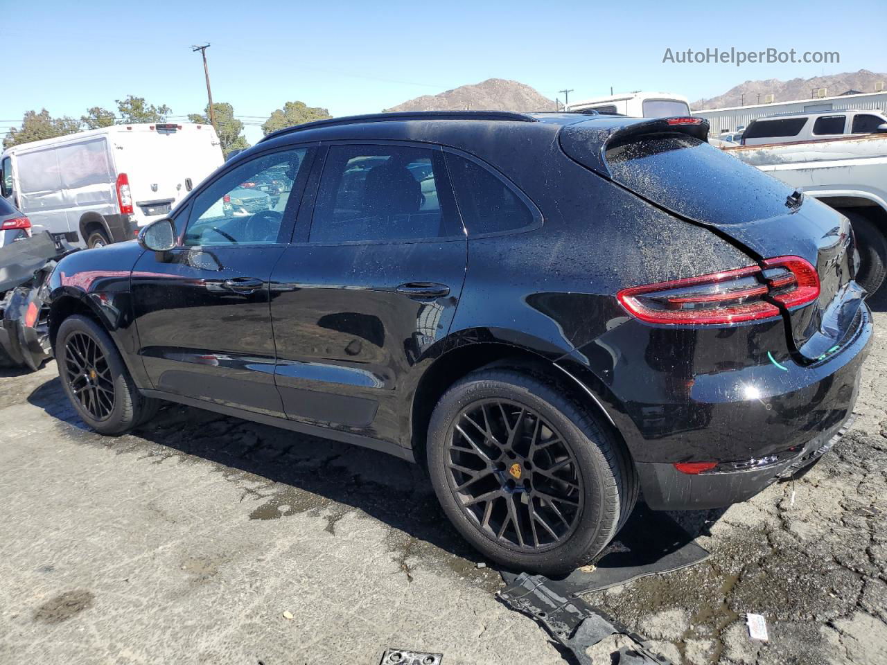 2018 Porsche Macan  Black vin: WP1AA2A59JLB10082