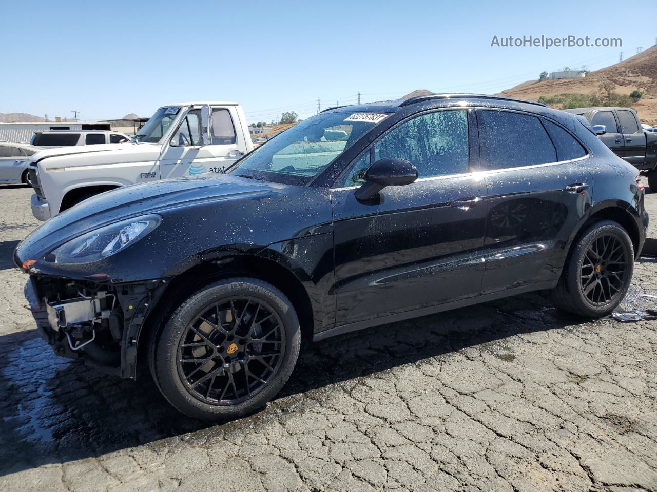 2018 Porsche Macan  Black vin: WP1AA2A59JLB10082