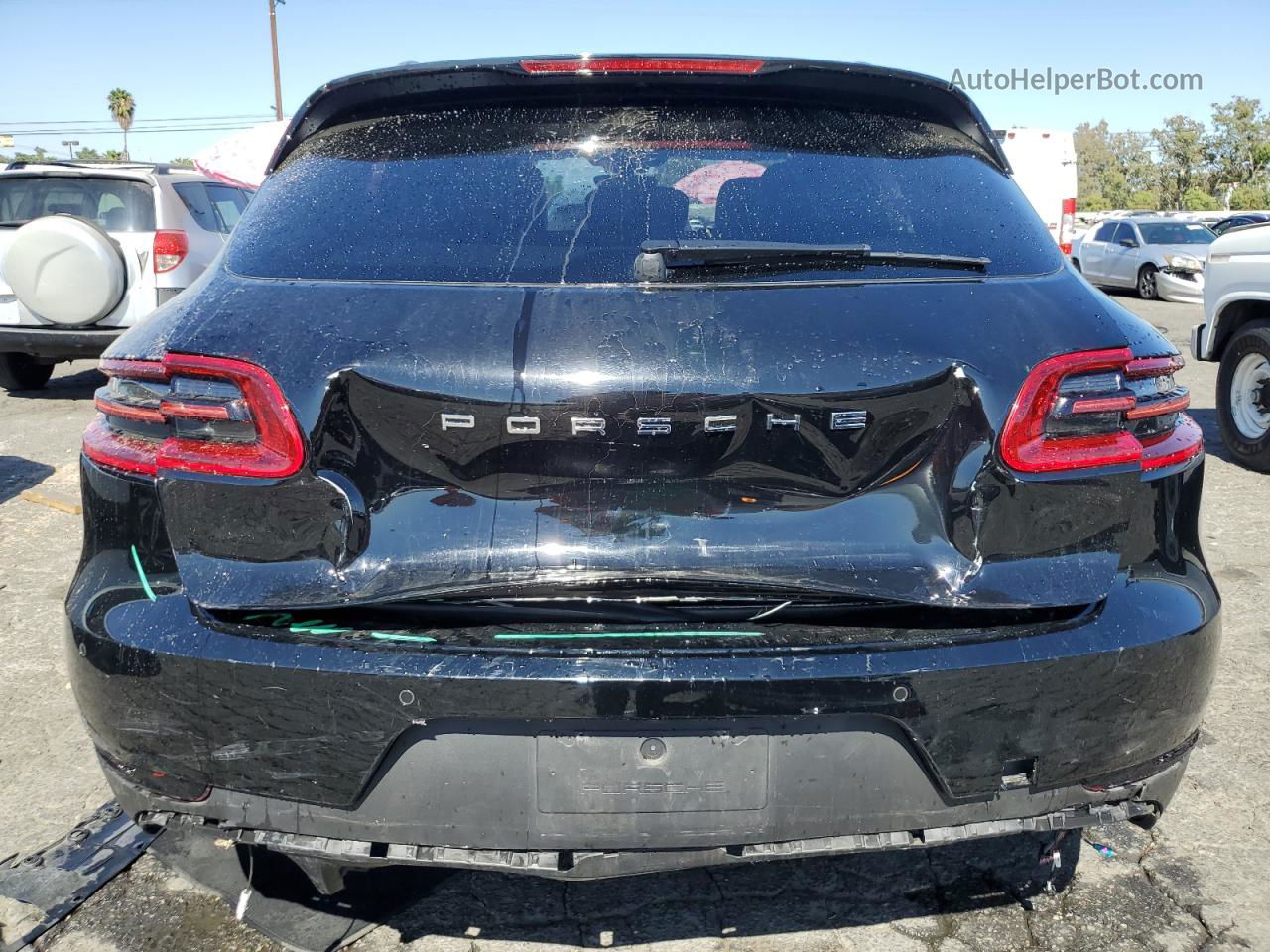 2018 Porsche Macan  Black vin: WP1AA2A59JLB10082