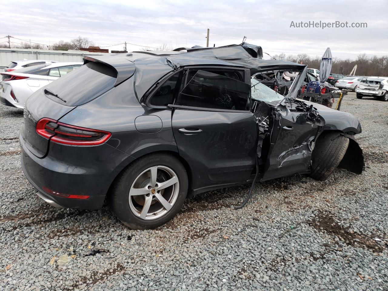 2018 Porsche Macan  Gray vin: WP1AA2A59JLB19655