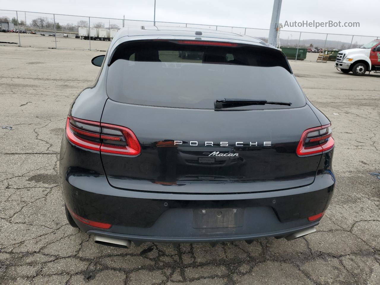 2018 Porsche Macan  Black vin: WP1AA2A59JLB20790